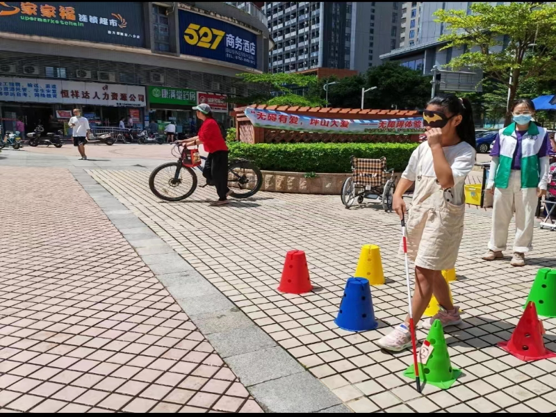 市民体验黑暗行走.jpg