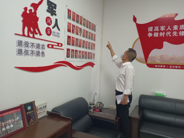建辉同志实地查看服务站政治文化环境建设