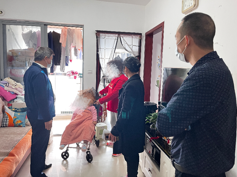 走访慰问竹坑社区困难群众