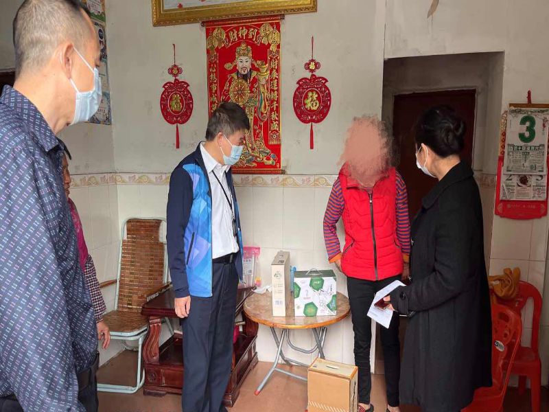 走访慰问龙田社区困难群众