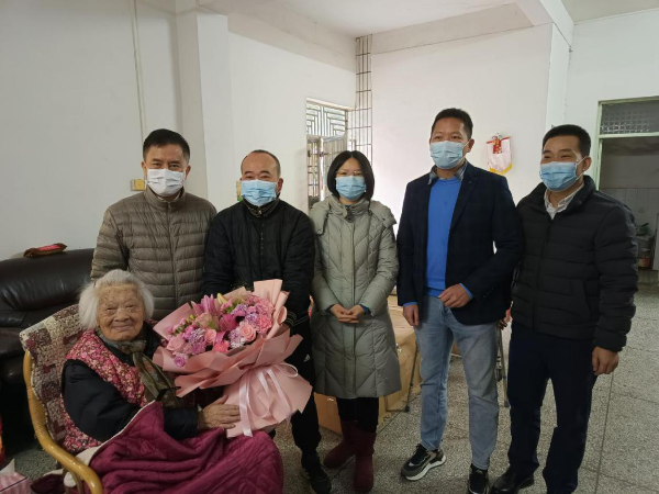 慰问叶秀珍老战士
