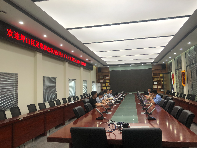 党小组成员与项目方展开座谈.jpg