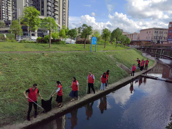 “巡河护河”志愿服务现场图片1