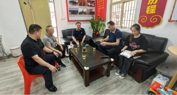 区退役军人事务局走访慰问“红星堡垒户”户主潘运财