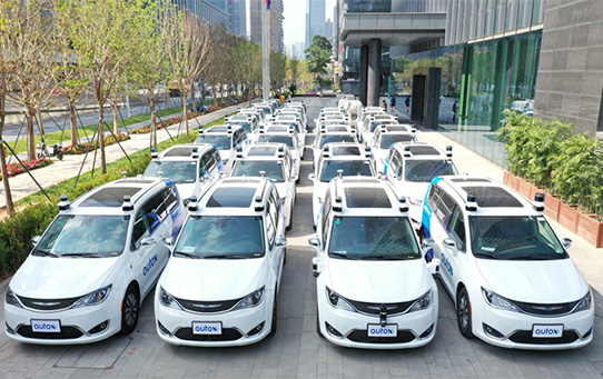 A batch of driverless taxis were put into test in Pingshan.