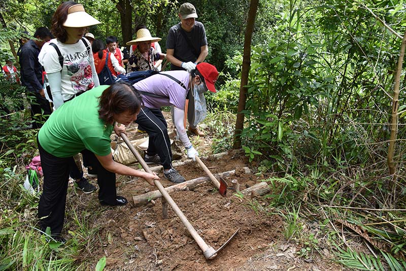 马峦山手作步道建设体验活动现场.jpg