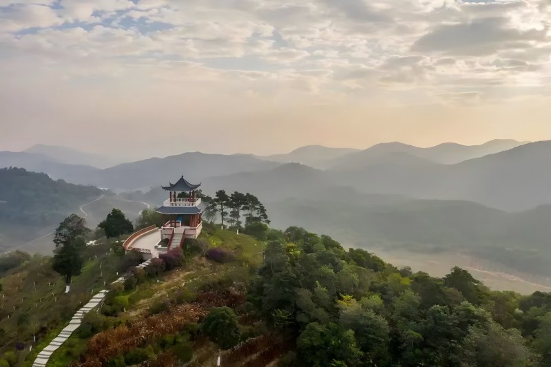 坪山马峦山梅亭