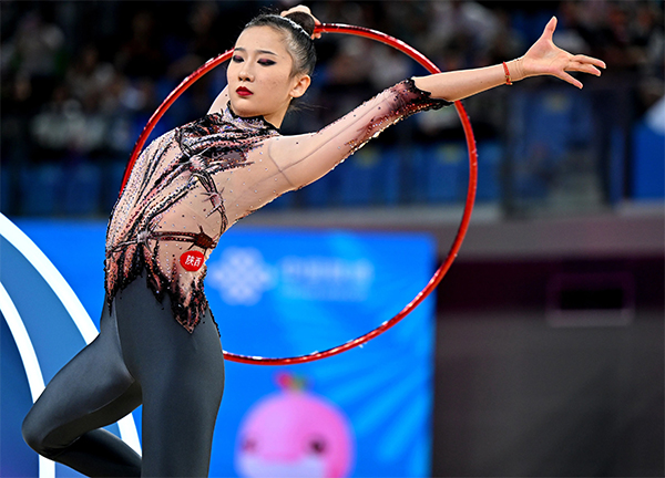 Wang Zilu of the Shaanxi team performs during the rhythmic gymnastics competition at the 15th National Games. 