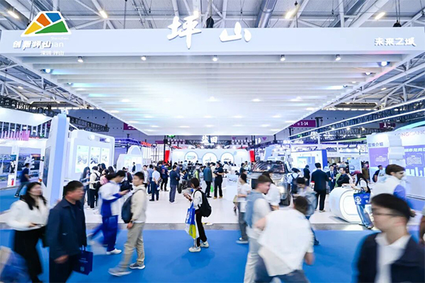 The Pingshan Pavilion buzzes with visitors at the 27th China Hi-Tech Fair. Photos from Science, Technology and Innovation Bureau of Pingshan District and Pingshan Media Center. The Pingshan Pavilion buzzes with visitors at the 27th China Hi-Tech Fair. Photos from Science, Technology and Innovation Bureau of Pingshan District and Pingshan Media Center.