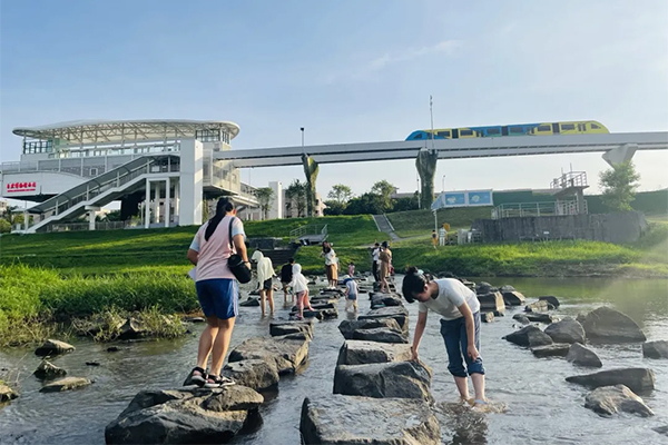 The scenery along the Pingshan River. The scenery along the Pingshan River.