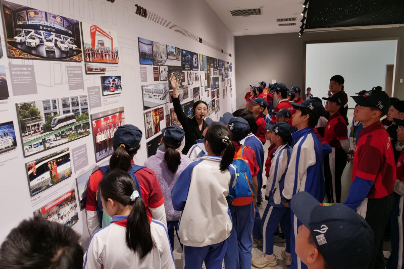 见证辉煌!坪山少警参观比亚迪博物馆纪实 见证辉煌!坪山少警参观比亚迪博物馆纪实