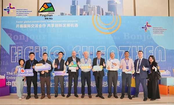 Contestants pose for a photo during the 9th China (Shenzhen) Innovation and Entrepreneurship International Competition. Photos from Human Resources Bureau of Pingshan District.