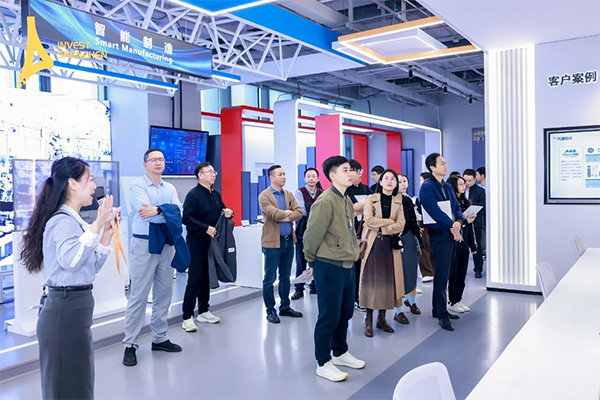 Potential investors visit Pingshan District on Dec. 6. Photo from Investment Promotion and Service Bureau of Pingshan District.