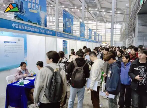 Jobseekers gather at SMIC’s booth.