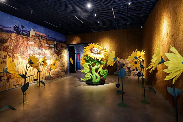 A glance at the “Van Gogh’s Flowers” exhibition at Pingshan Exhibition Gallery.