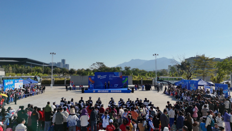 坪山公安邀市民进警营同庆中国人民警察节暨110宣传日