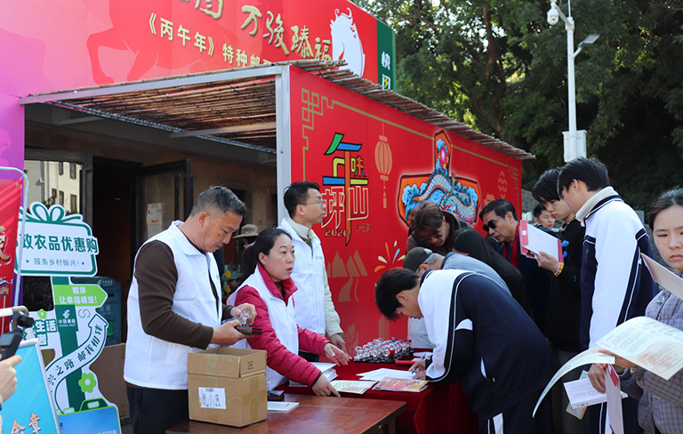 年味坪山｜《丙午年》特种邮票在坪山首发，方寸之间邂逅马年新韵