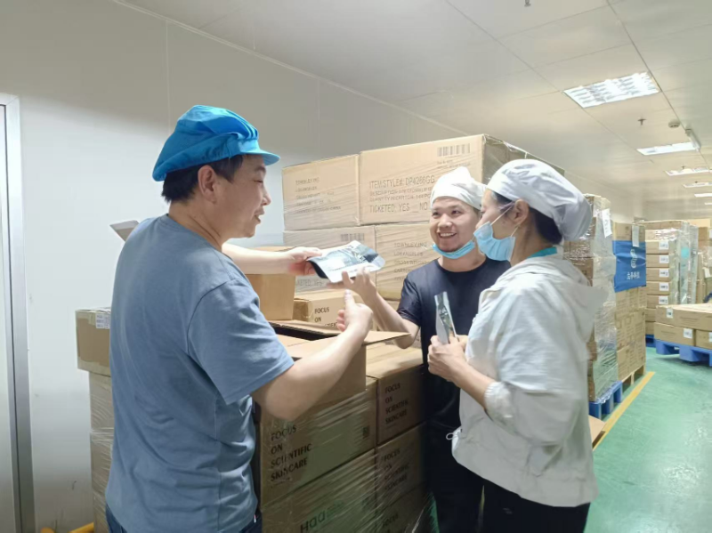 慰问一线生产工人