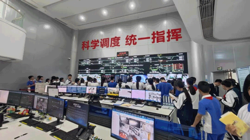 智探云巴 邂逅未来城市的智慧交通 6.gif
