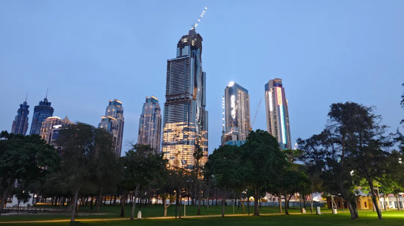 图片4中建钢构承建迪拜哈布图尔超高层项目.png