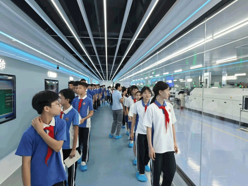 探秘产线 见证自动化精密制造 3.gif