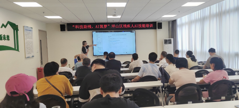 培训照片 讲师授课.jpg