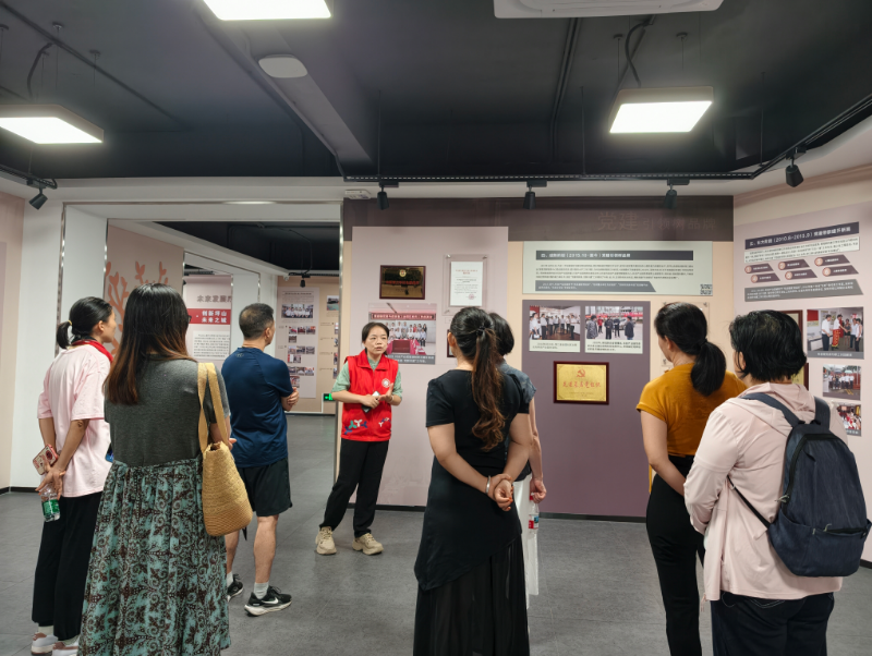 实地参观图片 参观党建带群建党建共建工作馆.jpg