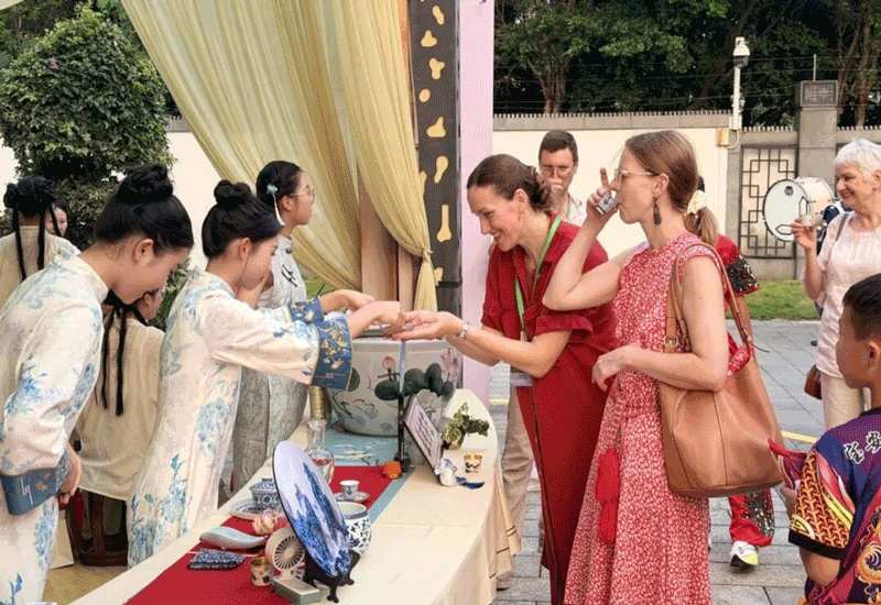 品茶 3.gif