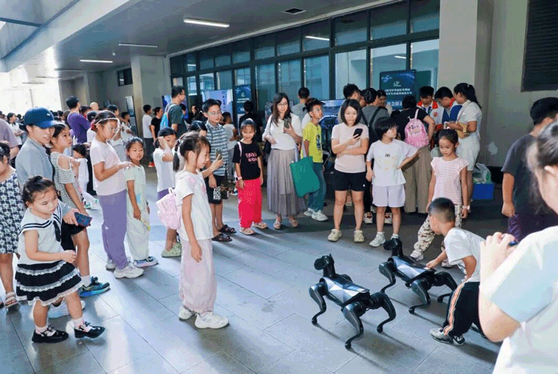 科技实践启心智 知行合一促成长 5.gif