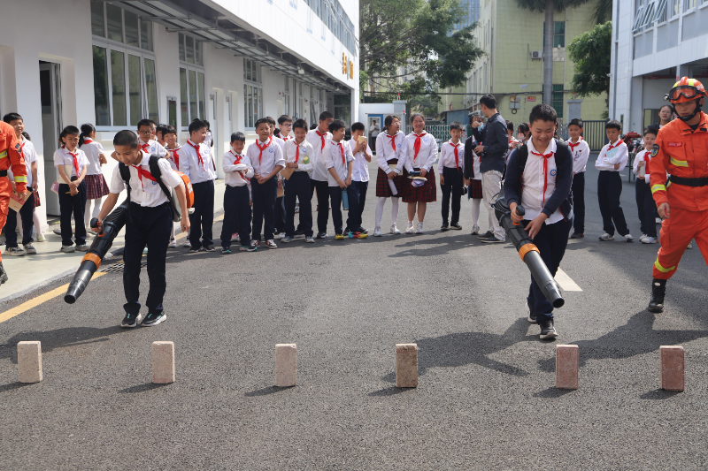 “坪山区政府开放日”系列活动之综合应急救援基地开放日2 “坪山区政府开放日”系列活动之综合应急救援基地开放日2.JPG