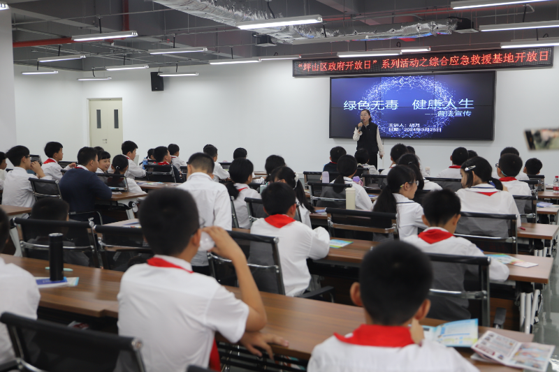 “坪山区政府开放日”系列活动之综合应急救援基地开放日4 “坪山区政府开放日”系列活动之综合应急救援基地开放日4.JPG