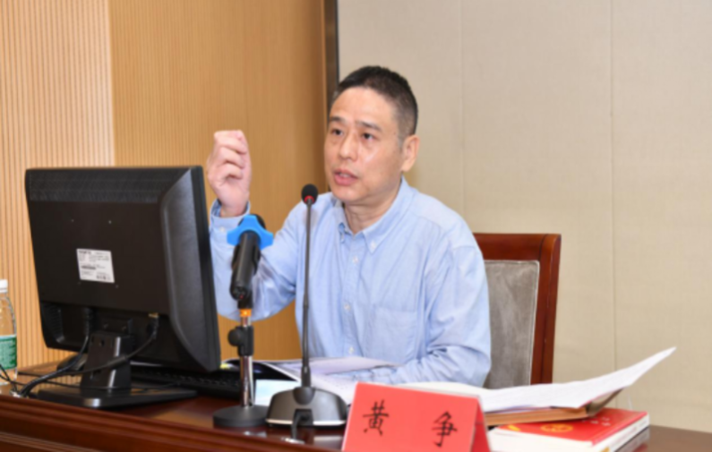 黄争律师授课中