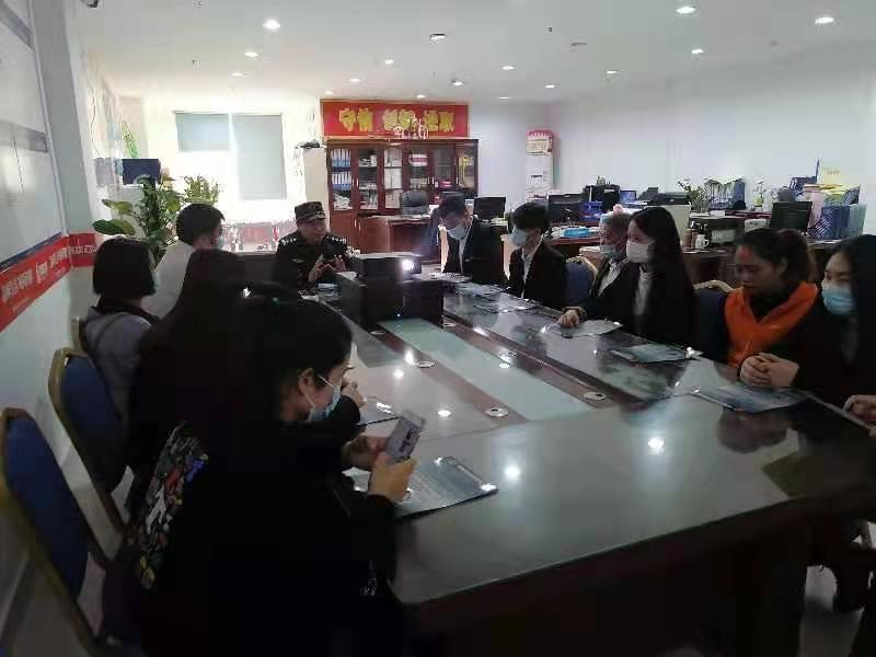 坑梓派出所到鸿都百货开展反诈骗宣传活动
