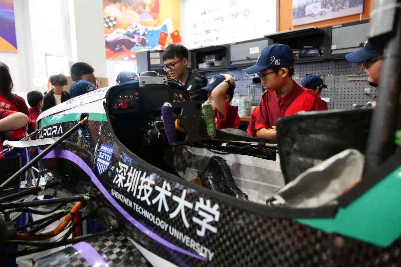 坪山少年警营组织开展深圳技术大学游学活动