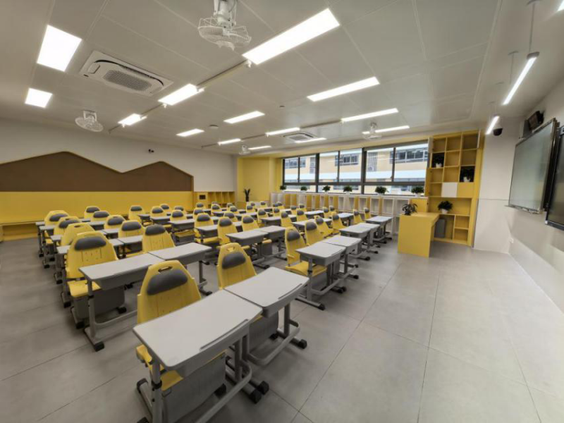 小学1-3年级教室实景图