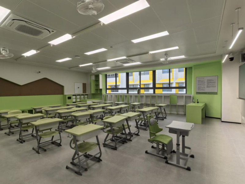 小学4-6年级教室实景图